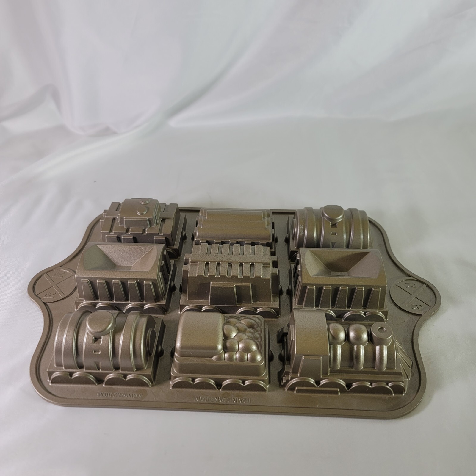 Nordic Ware Train Cake Pan Mold Bundt Cast Aluminum 9 Train Cars 3D eBay