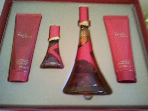 REBELLE BY RIHANNA GIFT SET 4 PCS WOMEN'S PERFUME FRAGRANCE DISCONTINUED RARE - Picture 3 of 7