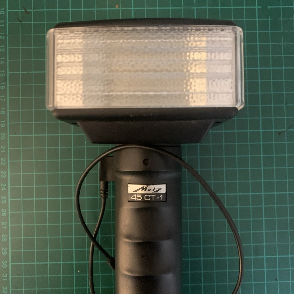 Metz 45 CT-1 Handle Mount Flash - Image 2 of 4