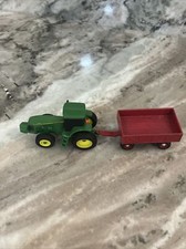 ERTL SCALE JOHN DEERE MODERN TRACTOR MODEL Hitch With Red trailer