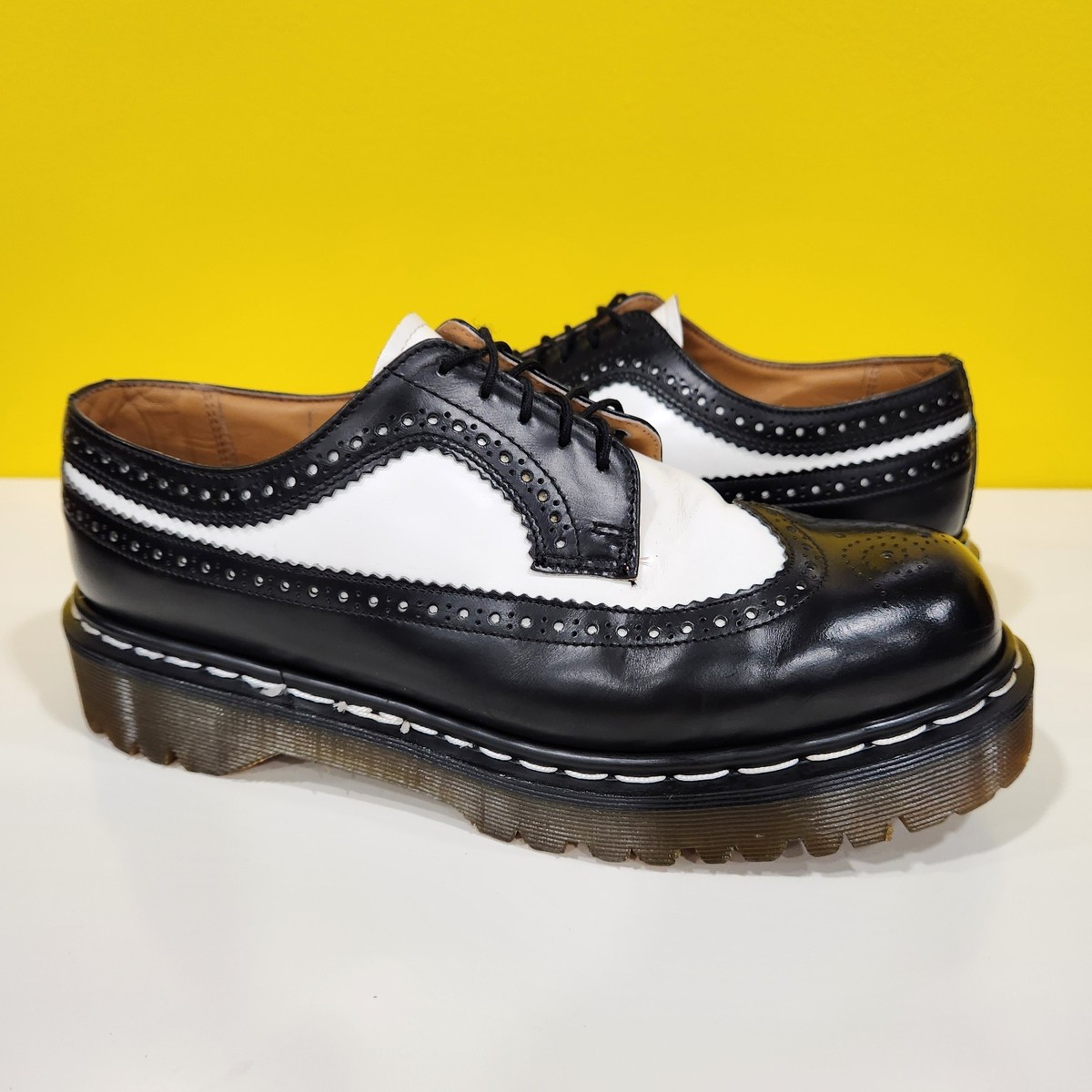 💥Dr. Martens Doc England Rare Vintage Black White Brogue 3989