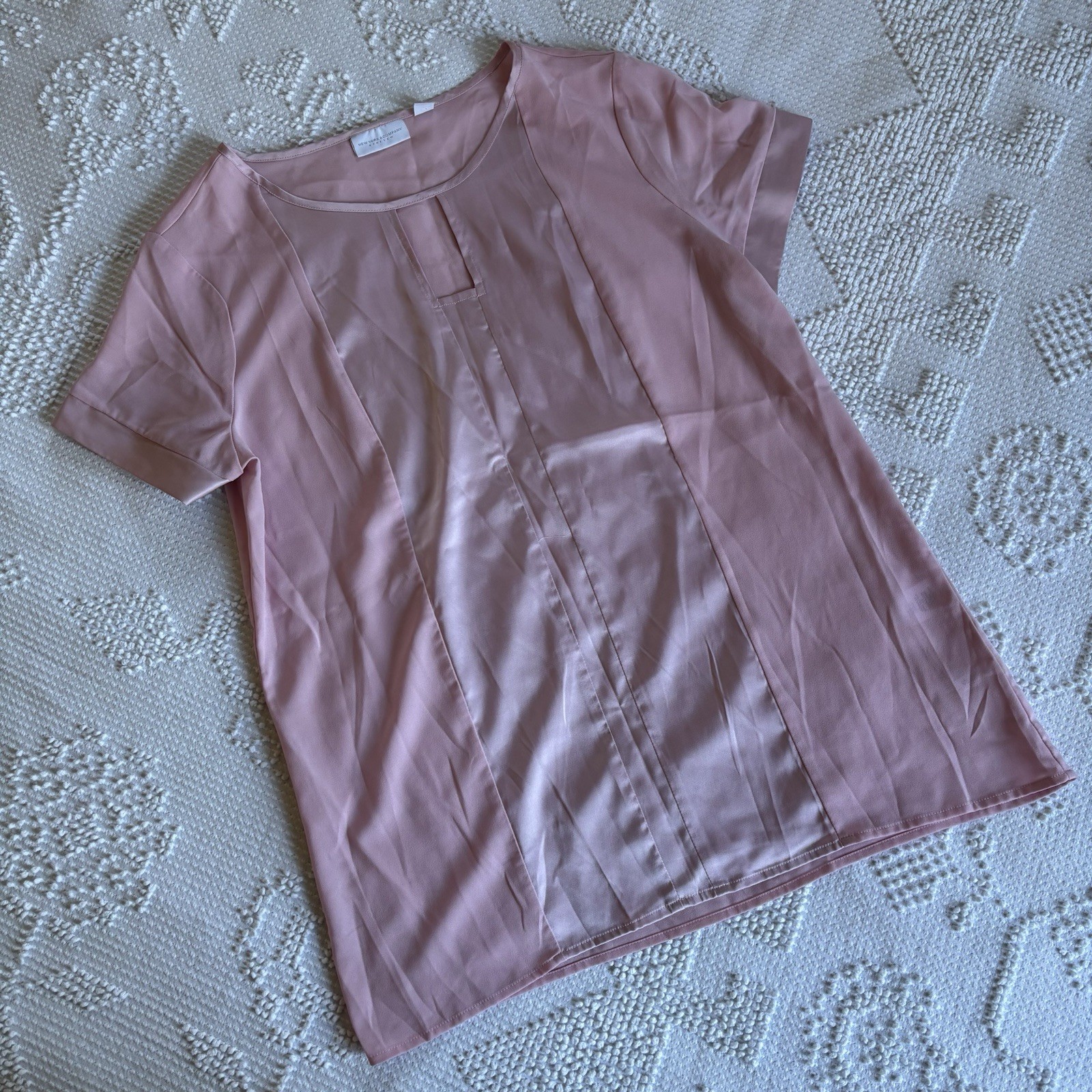 New York and Company Stretch women’s size medium pink satin short sleeve blouse