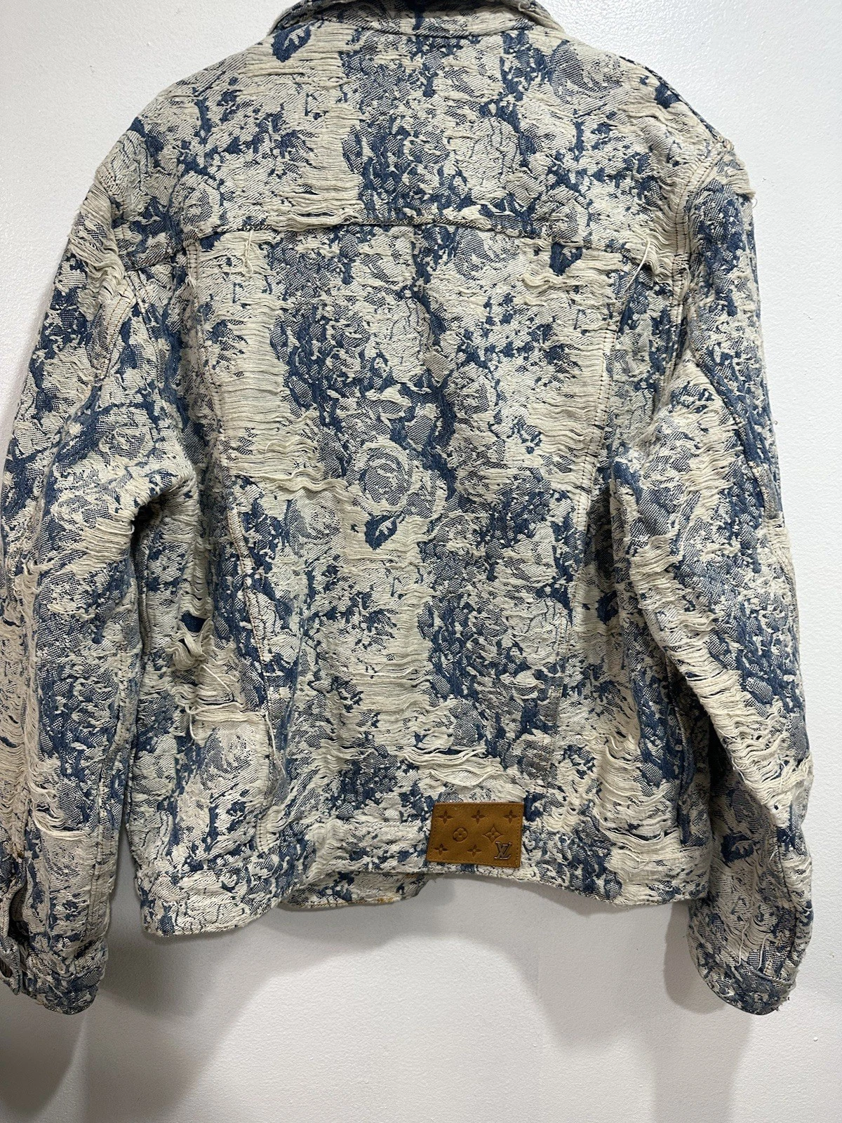 LOUIS VUITTON（LV） Giacca di jeans Louis Vuitton effetto invecchiato floreale taglia 48