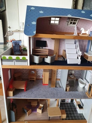 Kinderspielhaus Puppenhaus, Unikat Eigenbau frisch renoviert, möbliert - Bild 1 von 4