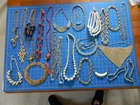 25 Vintage Necklaces Costume Jewelry Lot Reseller Wearable Craft Unsigned