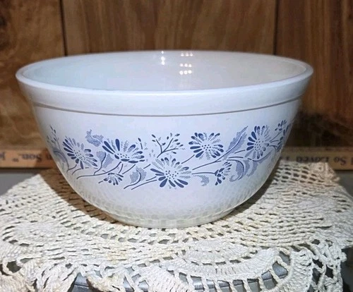 Vintage Pyrex Colonial Mist White with Blue Nesting Bowl 1.5L #402