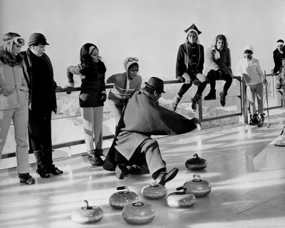 On Her Majesty S Secret Service George Lazenby Curling Scene 8x10 Photo Ebay