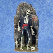 1966 Aurora FORGOTTEN PRISONER Model Kit PRO BUILT UP Great!