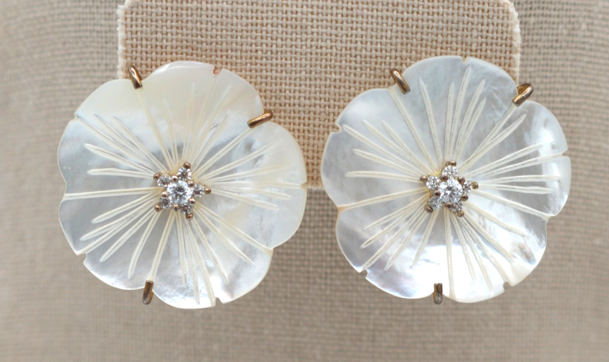 Rare Vintage Trish Mcevoy Flower MOP Rhinestone Gold Tone Clip On Earrings View 3