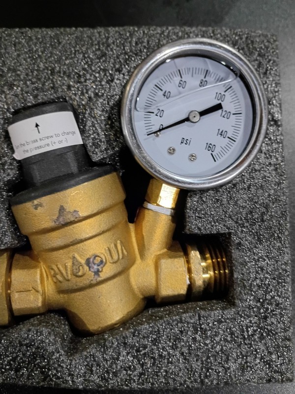 Water Pressure Regulator Valve for RV Brass W/ Gauge and Inlet Screen. open box 