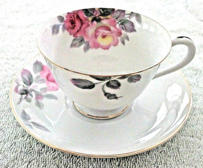 White M W ''Patent Applied For'' JAPAN Gold Trim Pink Flowers TEACUP & SAUCER