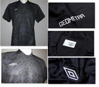 Umbro Geometra Graphic Poly Knit Mens Football Training Jersey T-shirt - Carbon Umbro Geometra Graphic Poly Knit Mens Football Training Jersey T-shirt - Carbon