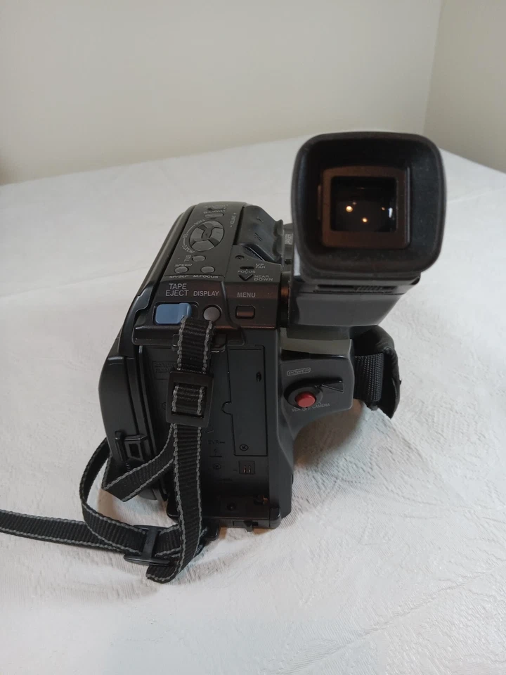 Quasar Palmcorder Camcorder VHS-C Model # VM-L152 Untested No Charger Parts Only - Image 4 of 4