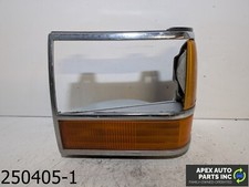Oem 1989-1992 Ford Bronco Ii 2.9l Left Head Light Bezel Trim Wturn Signal Oem 1989-1992 Ford Bronco Ii 2.9l Left Head Light Bezel Trim Wturn Signal