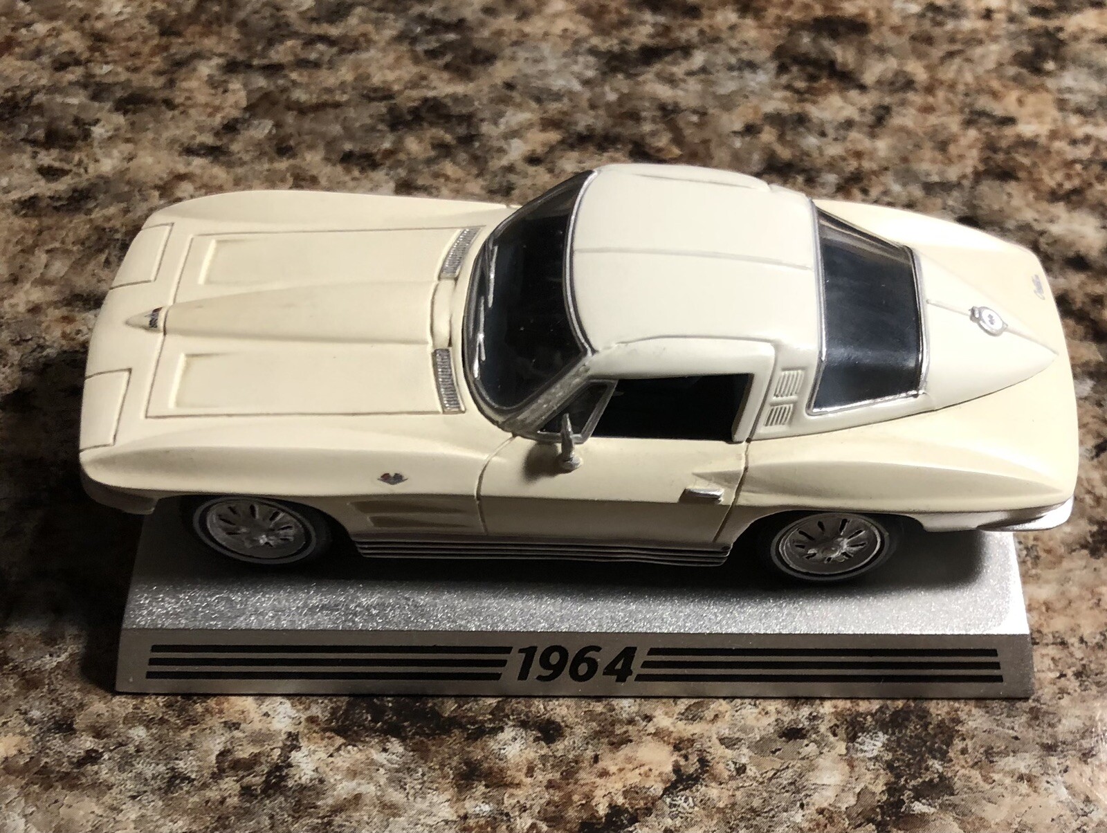 Danbury Mint 50 Years Of Corvette 1964 Model 143 4" Die Cast Car