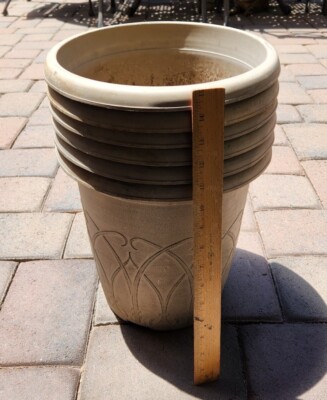 Home Depot 3-4 Gallon Plastic Plant Flower Pot Container Lot Set (6)