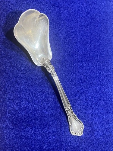 Sterling silver Gorham Chantilly sugar shell spoon 34 grams  No monogram