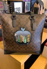 beat shoulder bolsa in signature canvas with souvenir patches