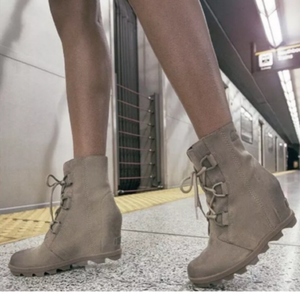 gray sorel wedge