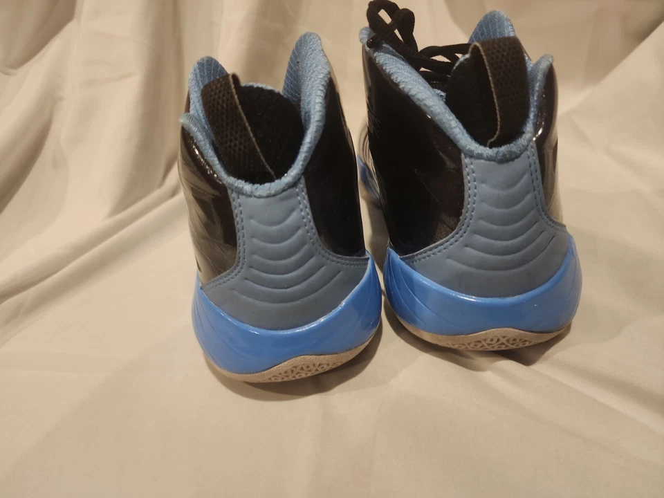 Tênis de basquete Nike Jordan 2012 preto claro/azul universitário tamanho 9.5 pequeno arranhão - Imagem 4 de 4