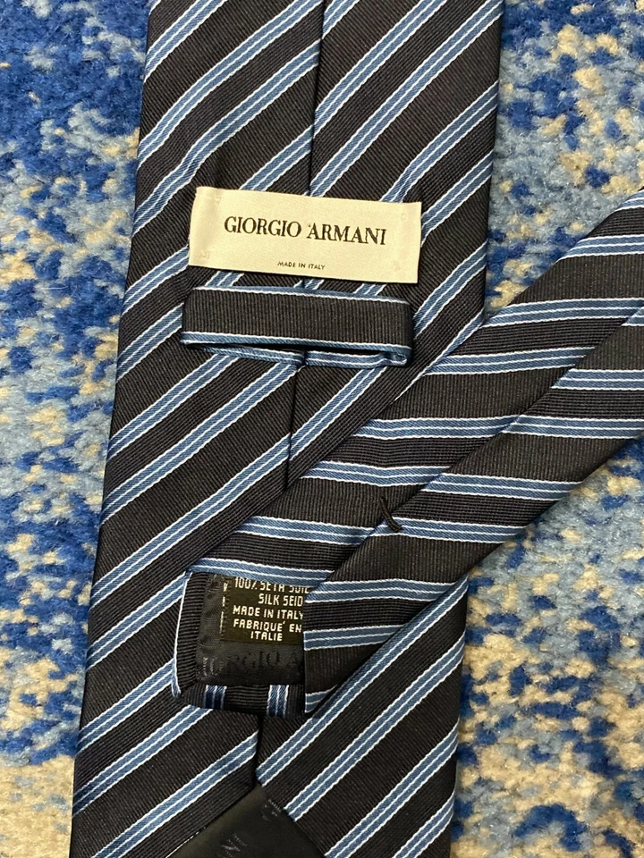 Corbata Giorgio Armani Azul Marino Rayas Sesgadas 100% Seda Hecha en Italia Foto 4 de 4