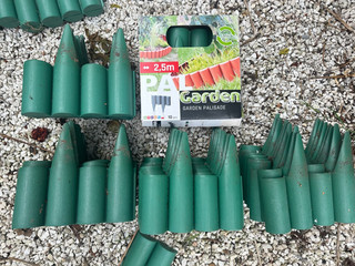 14 metres Long Garden Lawn Palisade Edging Border Wall Flowerbed Wood Texture