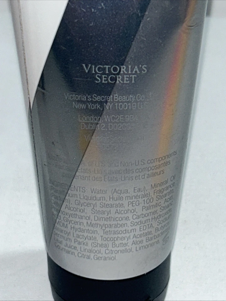 Loción corporal sellada VS Him platino, 8,4 fl oz, Victoria Secret Foto 4 de 4