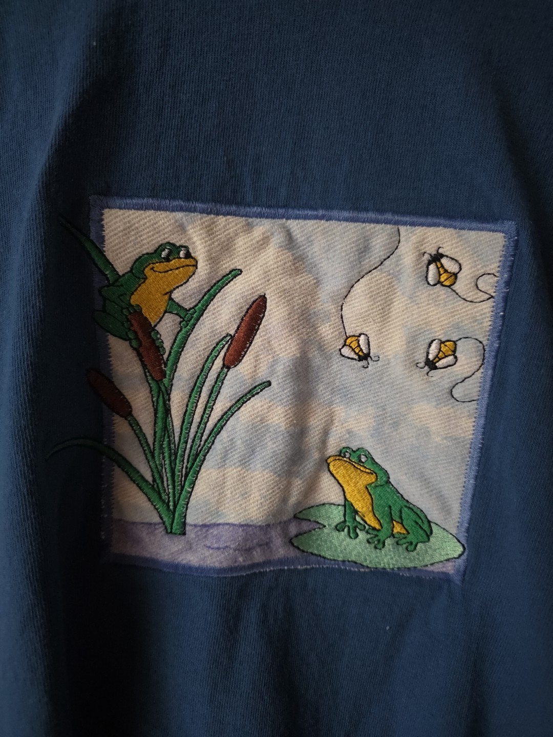 VTG Basic Editions Embroidered Frog Bee Patern Wo… - image 1