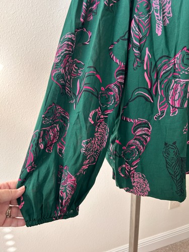 Crown & Ivy top blouse Size 1X long sleeve smocked neck lined pink green lions - Picture 4 of 8