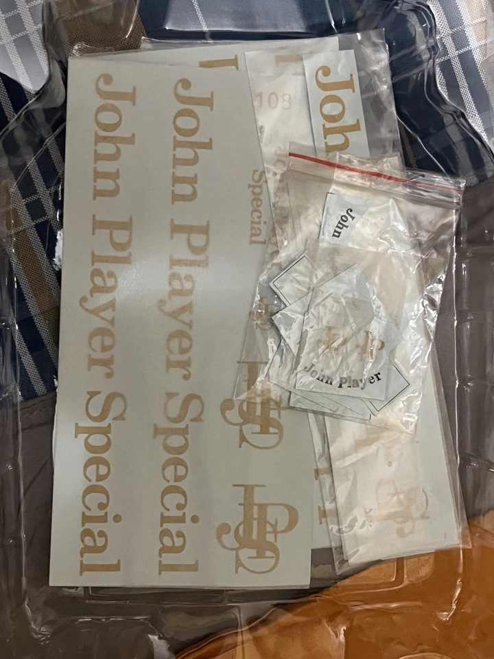 Costruisci Lotus Renault 97T Ayrton Senna - Scocca Fascicolo n.108 - DeAgostini - Immagine 2 di 4