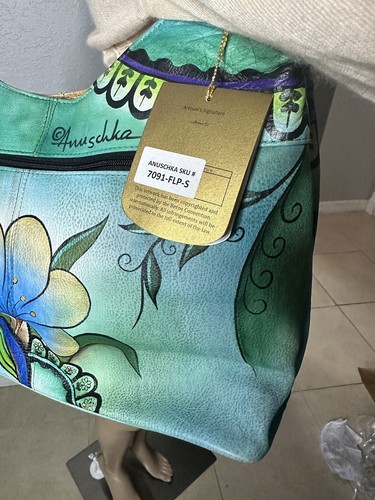 Borsa a mano Anuschka in pelle dipinta a mano - Nuova con etichette - Viola e fiori d'acqua - Foto 12 di 19