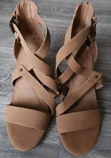 NWOB CROWN VINTAGE CIRQUE WOMEN  BROWN WEDGE SANDALS, SIZE 9.5M.