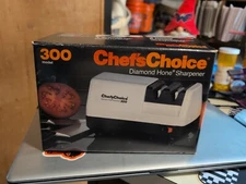 CHEFS CHOICE Model 300 Electric Diamond Hone Knife Sharpener w/Box & Instruction
