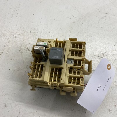 2003-2007 HUMMER H2 AWD 6.0L UNDER DASHBOARD FUSE RELAY