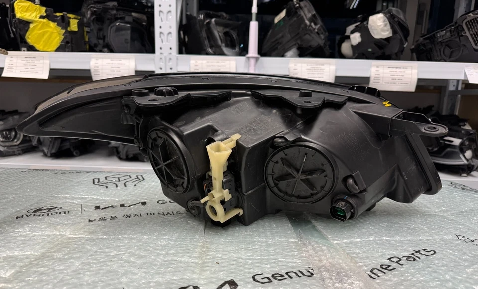 Genesis G80 DH PE FL Xenon LEFT USED GENUINE 92101 B1170 - Image 4 of 4