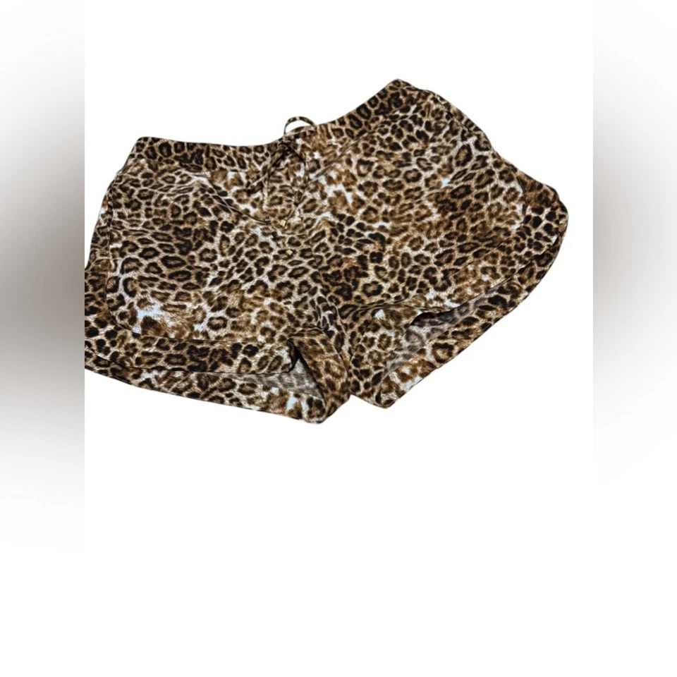 Short by JLO Jennifer Lopez Animal Cheetah Print Short Foto 2 de 4