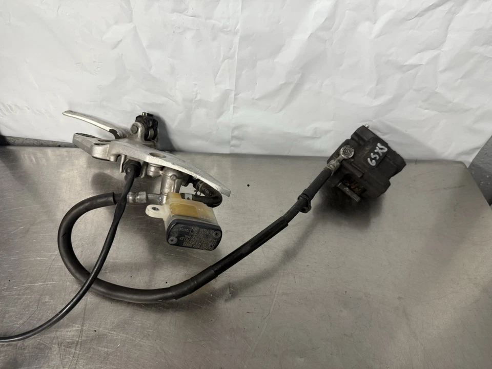 2015 2016 Suzuki GSXS750 GSX-S750 GSX 750 suporte traseiro direito com pinça - Imagem 4 de 4