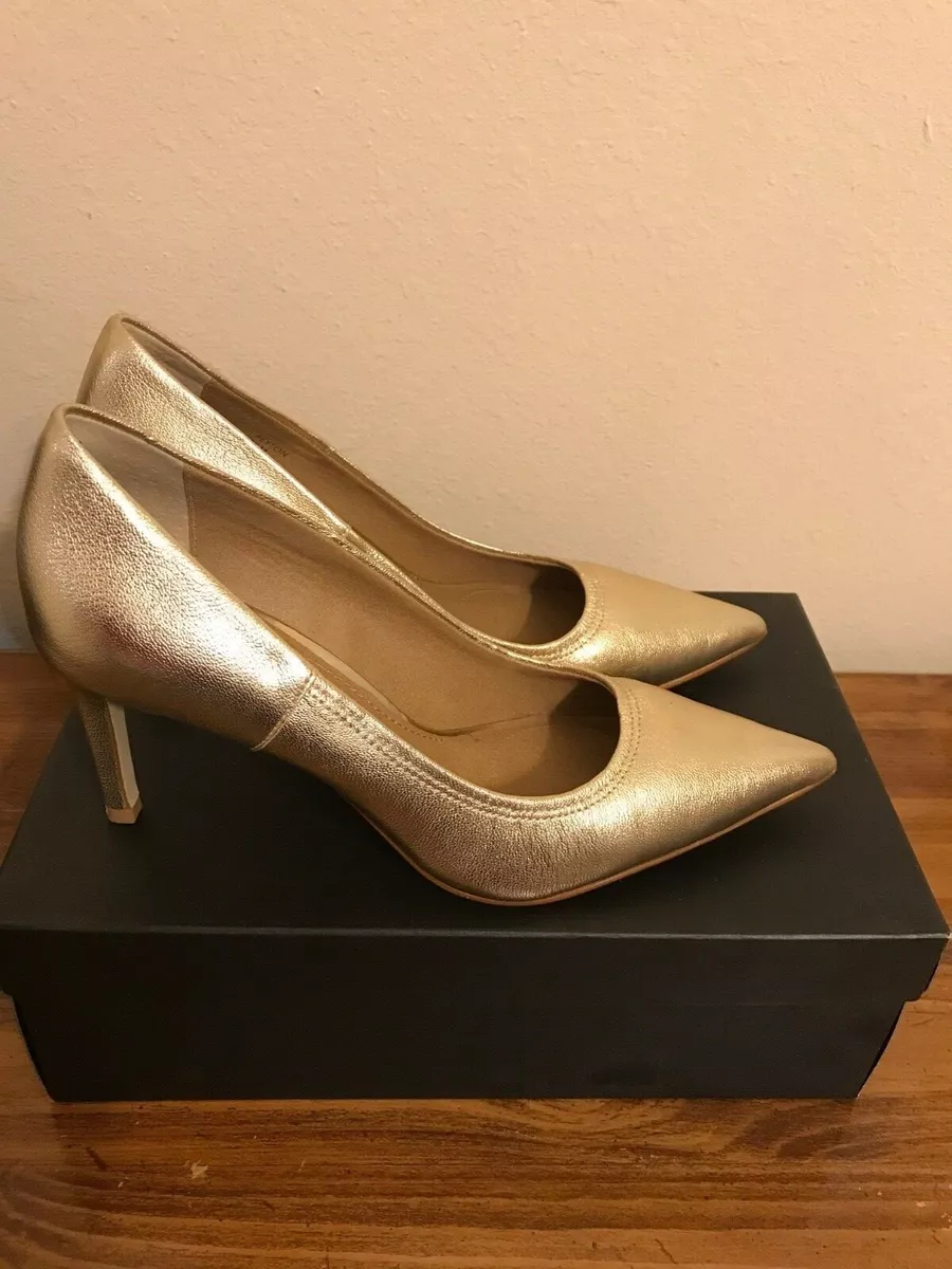 Tahari peyton pump sale