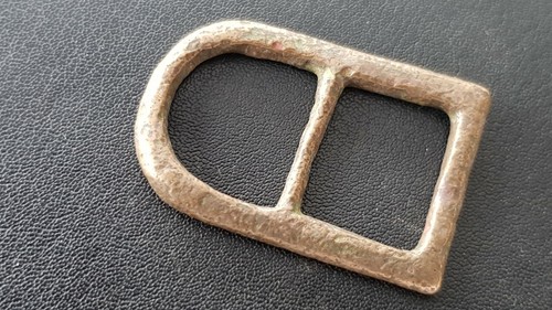 Superb Post Medieval/Tudor bronze buckle. Please read description. L16x