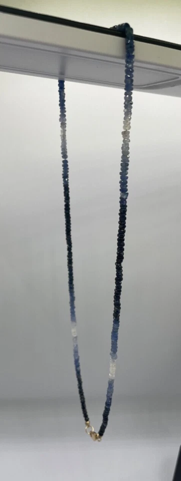 Collar de piedra de zafiro azul y blanco Foto 2 de 4