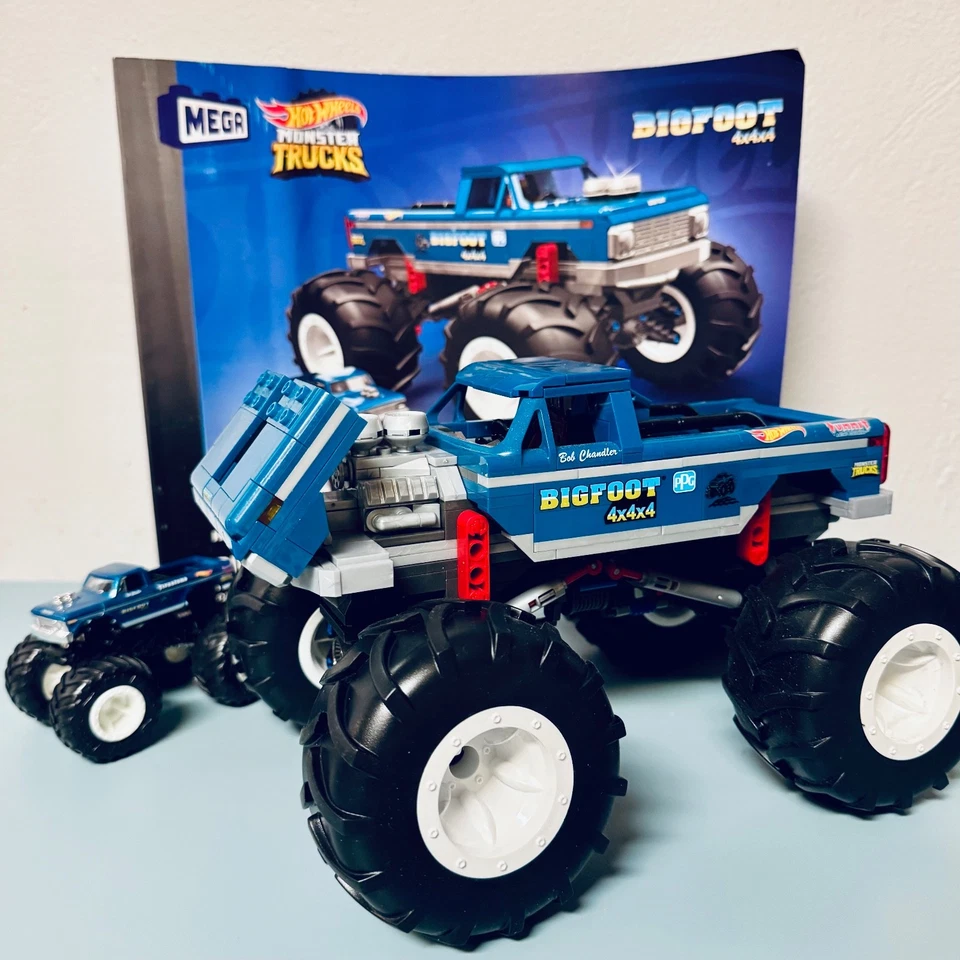 MEGA HOT WHEELS BIGFOOT MONSTER TRUCK BUILDING TOY 538 PCS W/DIE-CAST TRUCK NICE - Image 3 of 4