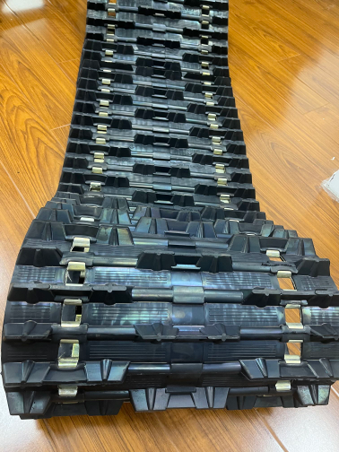 Ski-Doo Snowmobile 18in wide track 58 holes 04-930GB, 570-0007
