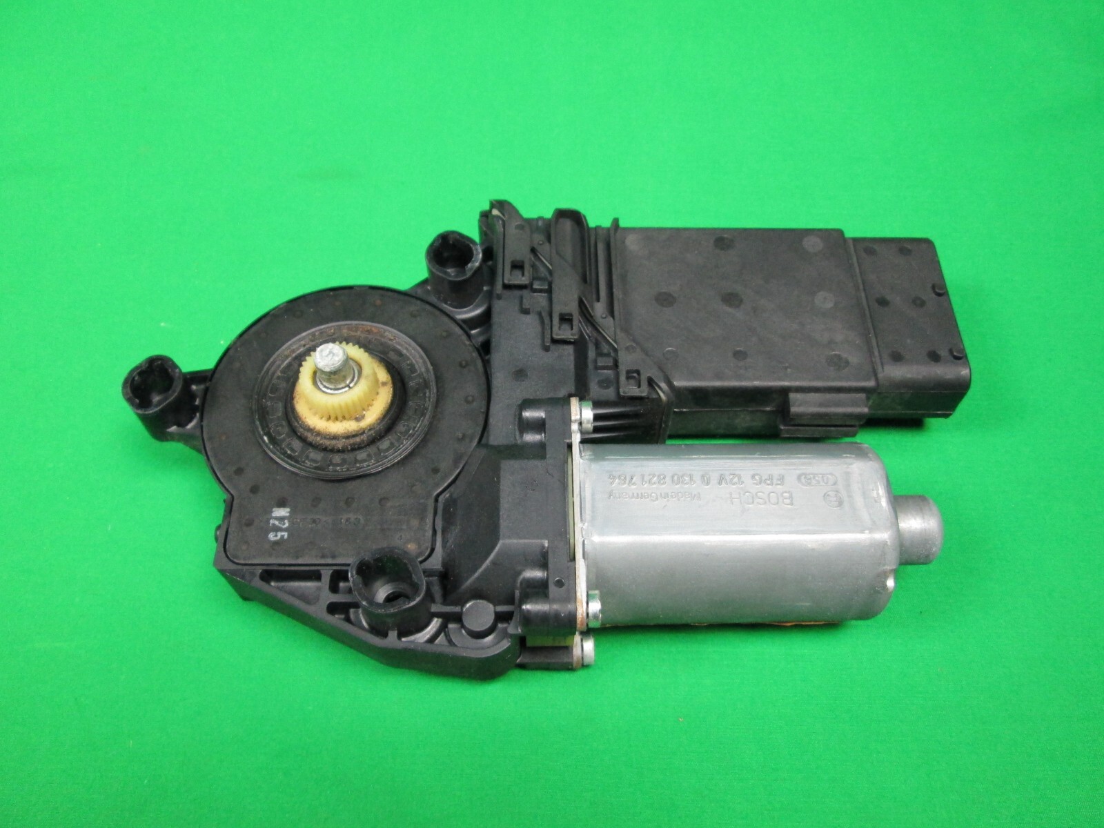 20032010 VW VOLKSWAGEN NEW BEETLE CONVERTIBLE LEFT DRIVER SIDE WINDOW