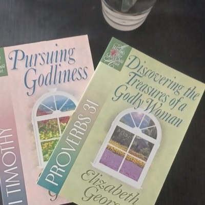 Elizabeth George Pursuing Godliness Discovering Treasures Of A Goodly Woman
