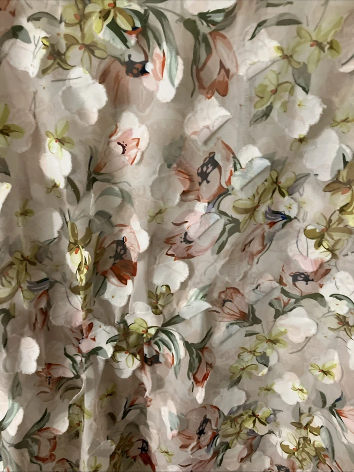 Blusa transparente floral texturizada manga 3/4 Kate & Mallory talla mediana Foto 2 de 4