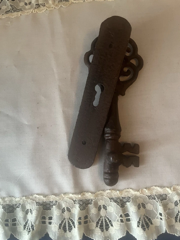 Batente de porta vintage em forma de chave de ferro fundido  - Imagem 2 de 4