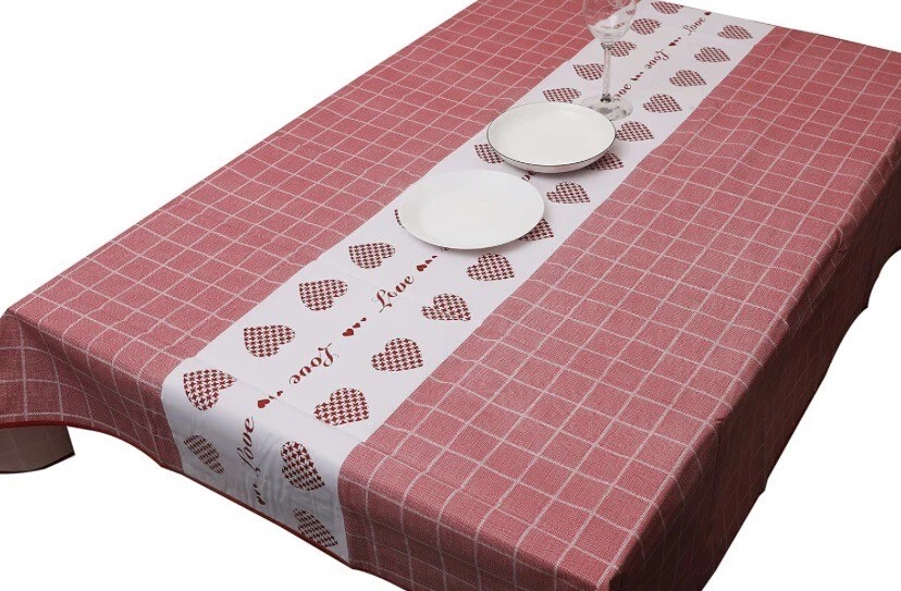 Vinylla Heart and Grid Pattern Red 140x180cm - Image 2 of 4