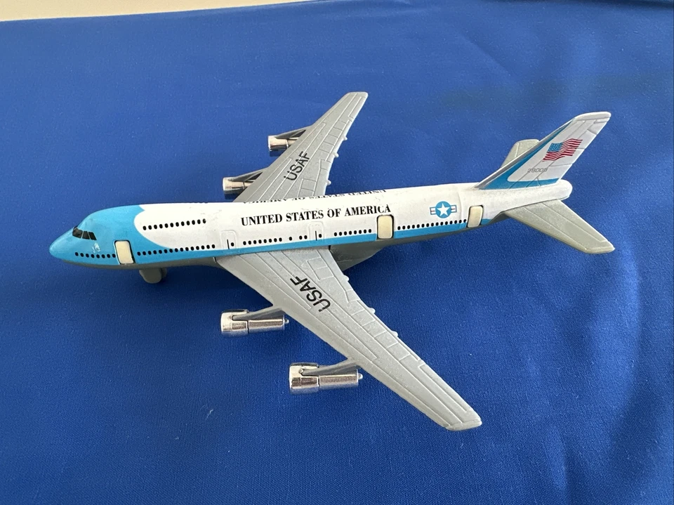 Boeing 747 Air Force One Rückzugsmotor Türen öffnen Model ca.1:400 L:ca.18,5cm