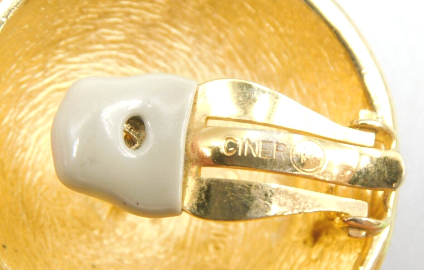 Picture 3 of 4