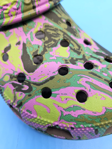 Neu Crocs Unisex ASOS Exclusive Classic Bubble Marble Clogs in Khaki Multi M12 - Bild 4 von 12